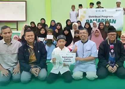 Suasana kegiatan penyaluran santunan bagi santri yatim penghafal Qur'an RYD RPU 1 Cikalongwetan bersama Lembaga Filantra