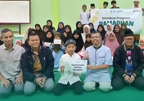Suasana kegiatan penyaluran santunan bagi santri yatim penghafal Qur'an RYD RPU 1 Cikalongwetan bersama Lembaga Filantra